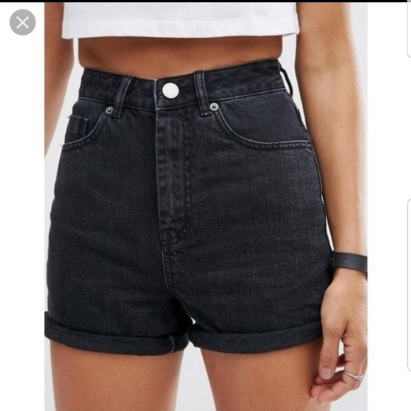 mom jean shorts outfits